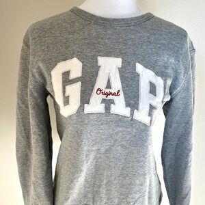 GAP Women's Gray Crew Neck Sweater